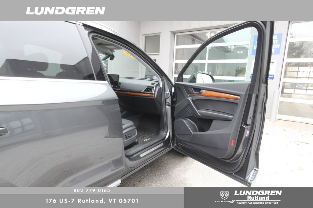 Used 2023 Audi Q5 2.0T Premium w/ Convenience Package image 8