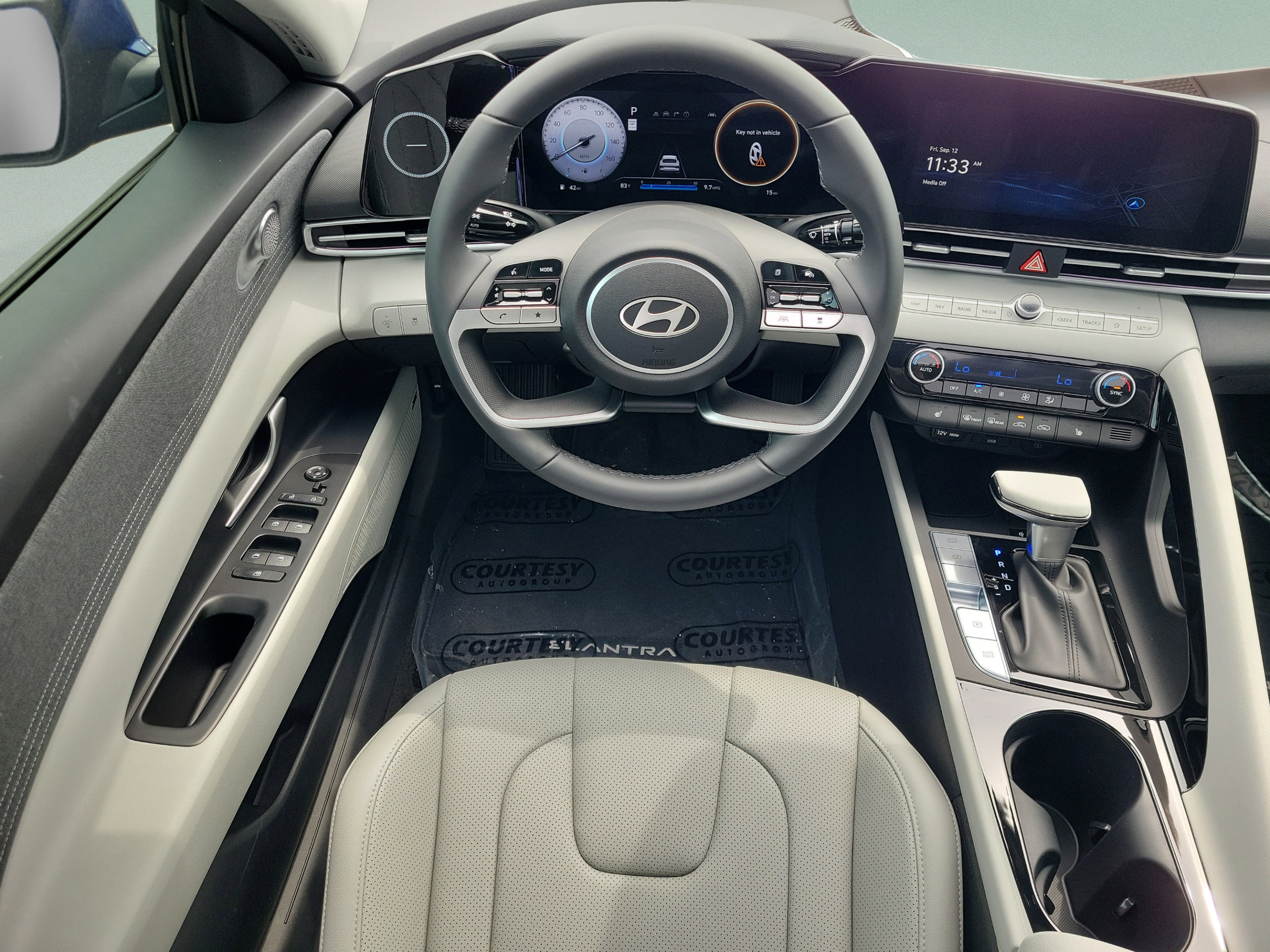 Certified 2025 Hyundai Elantra Limited FWD image 15