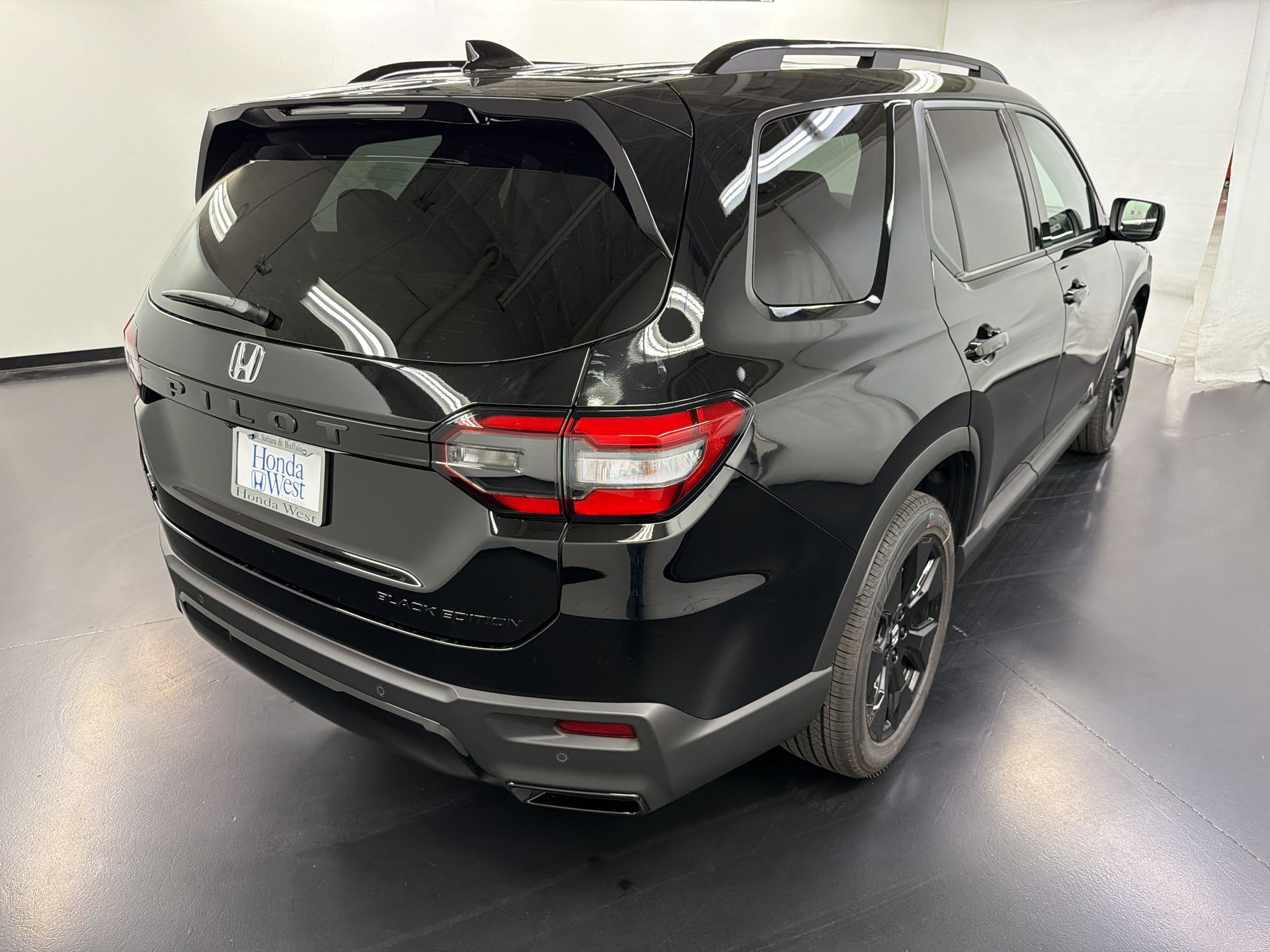 New 2026 Honda Pilot Black Edition image 9