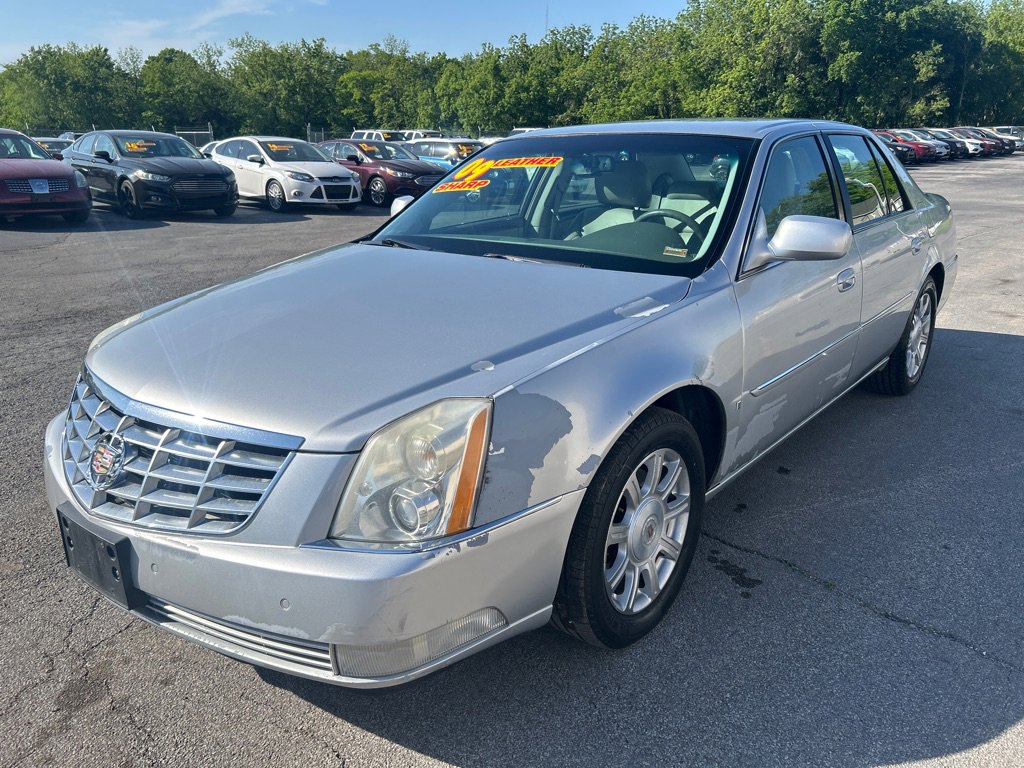 Used 2009 Cadillac DTS FWD image 2