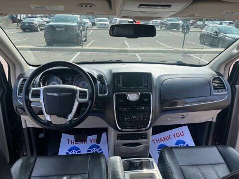 Used 2011 Chrysler Town & Country Touring-L w/ Entertainment Group #2 image 17