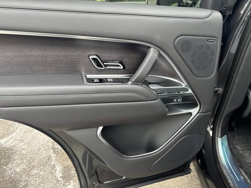 New 2026 Land Rover Range Rover SE image 12