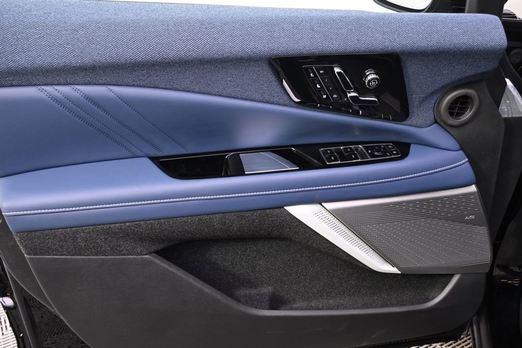 New 2026 Cadillac Optiq Luxury 2 image 22