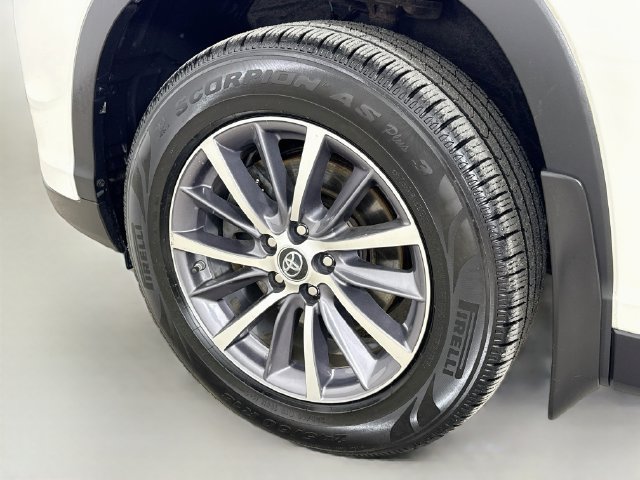 Used 2019 Toyota Highlander XLE AWD/4WD image 34
