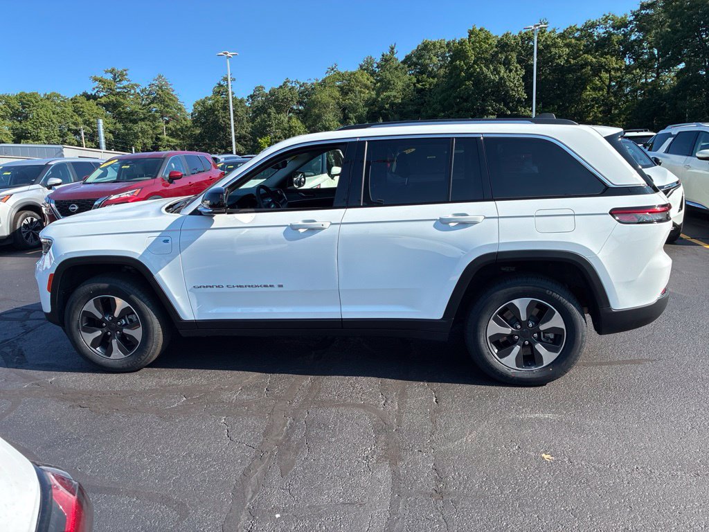 Used 2024 Jeep Grand Cherokee Limited 4xe AWD/4WD image 4
