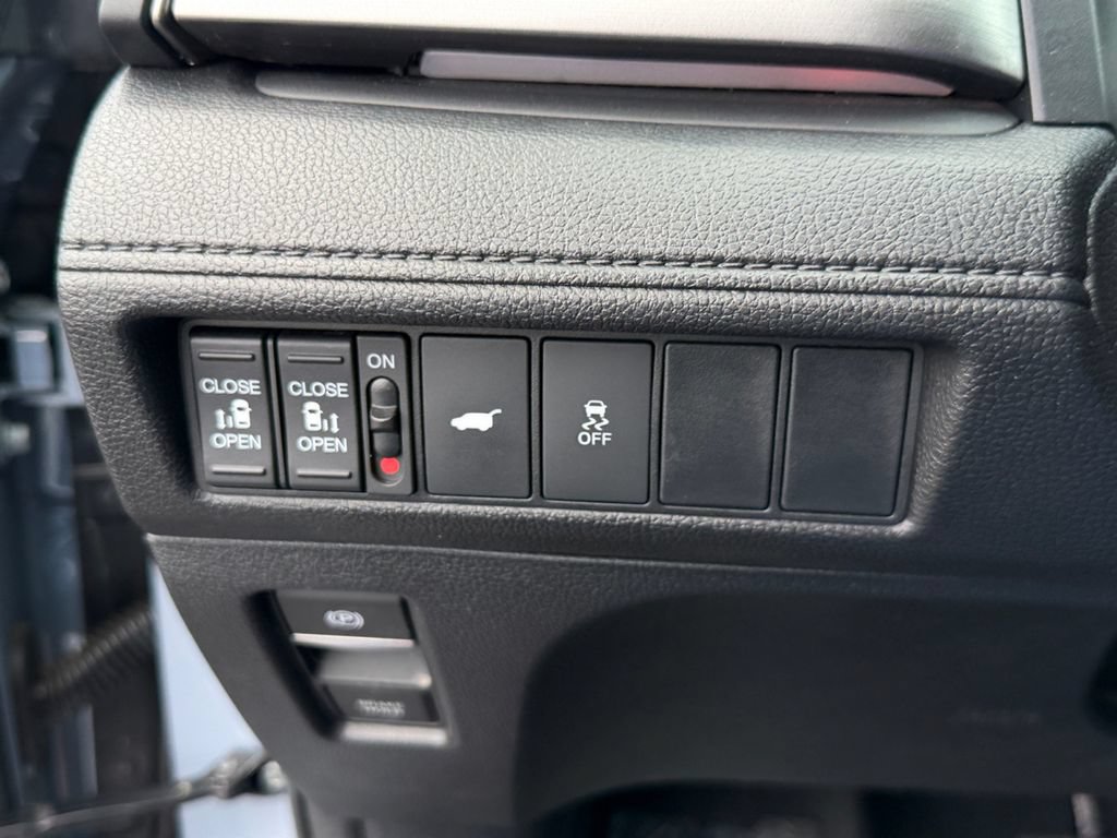 Used 2025 Honda Odyssey Sport-L image 31