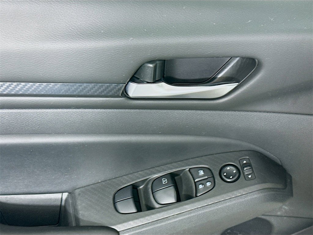 Used 2024 Nissan Altima 2.5 SV image 24