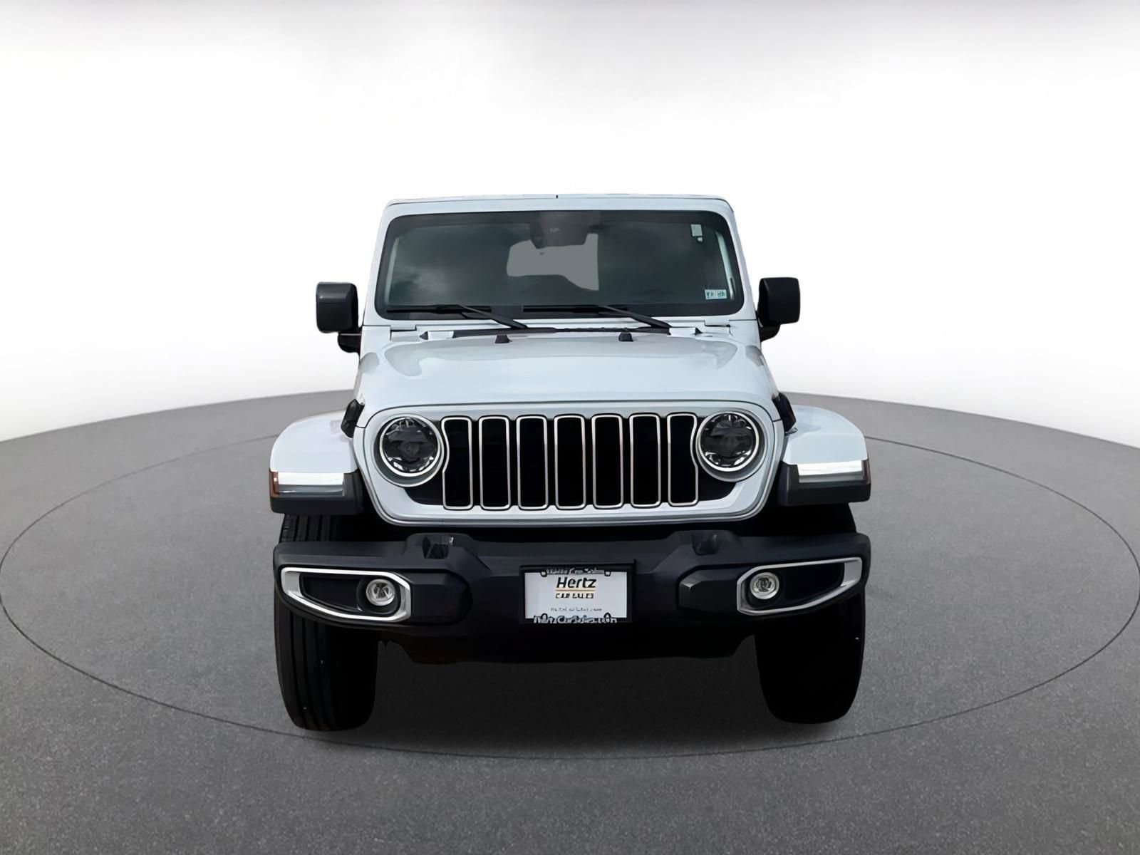 Used 2025 Jeep Wrangler Sahara image 3