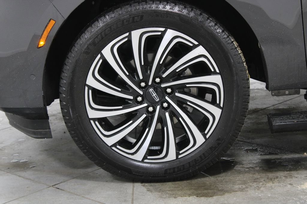 Used 2025 Lincoln Navigator Black Label AWD/4WD image 21