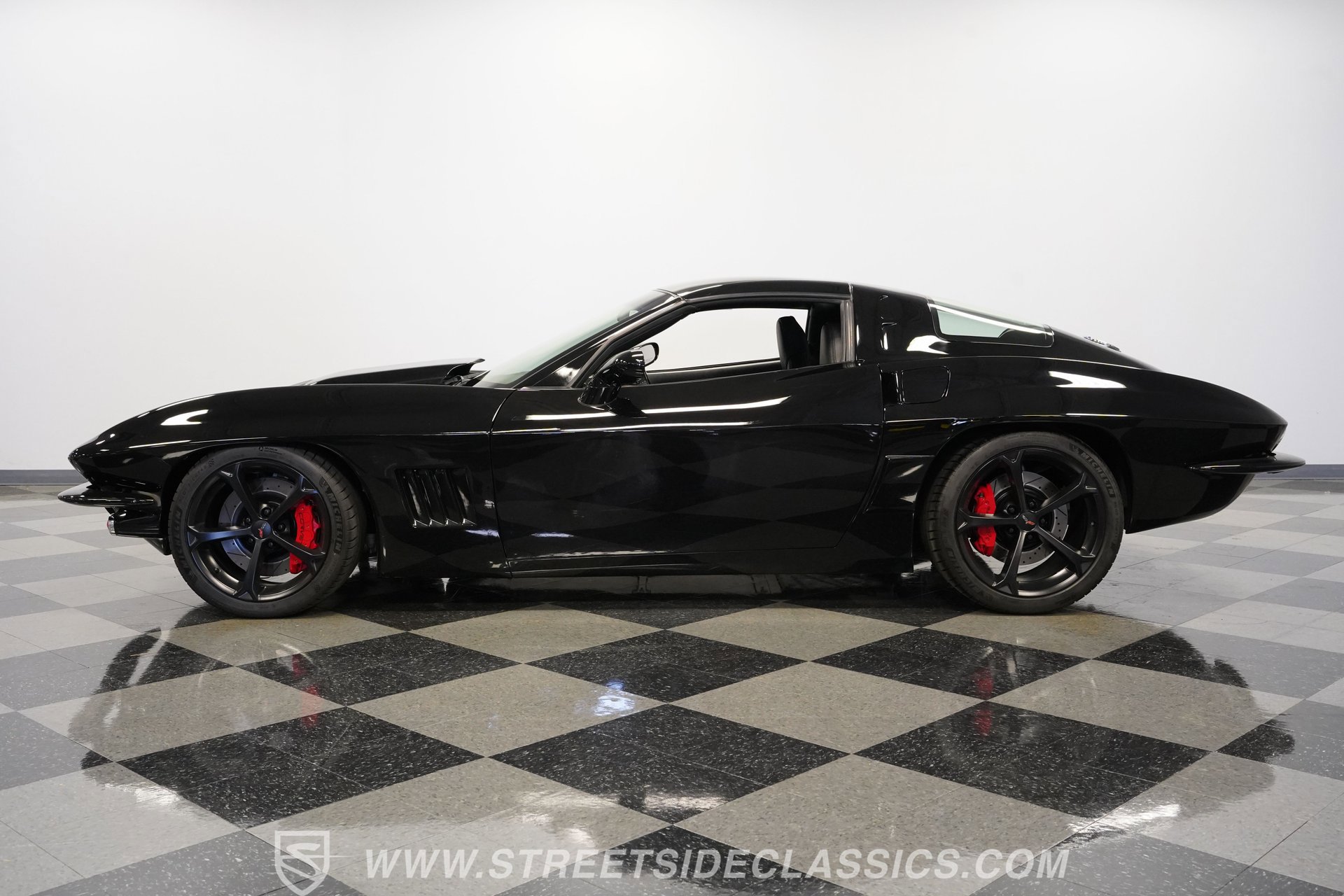 Used 2010 Chevrolet Corvette Grand Sport w/ Preferred Equipment Group image 8