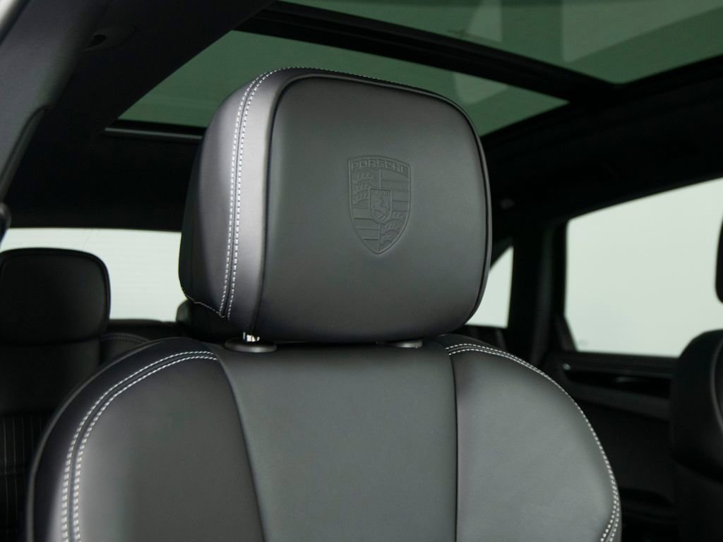 New 2026 Porsche Macan Turbo image 35