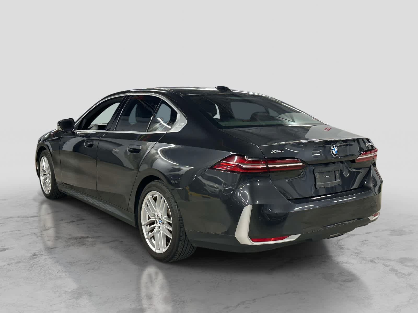 Used 2024 BMW 530i xDrive w/ Convenience Package AWD/4WD image 3