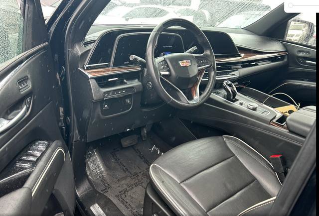 Used 2024 Cadillac Escalade Premium Luxury image 9