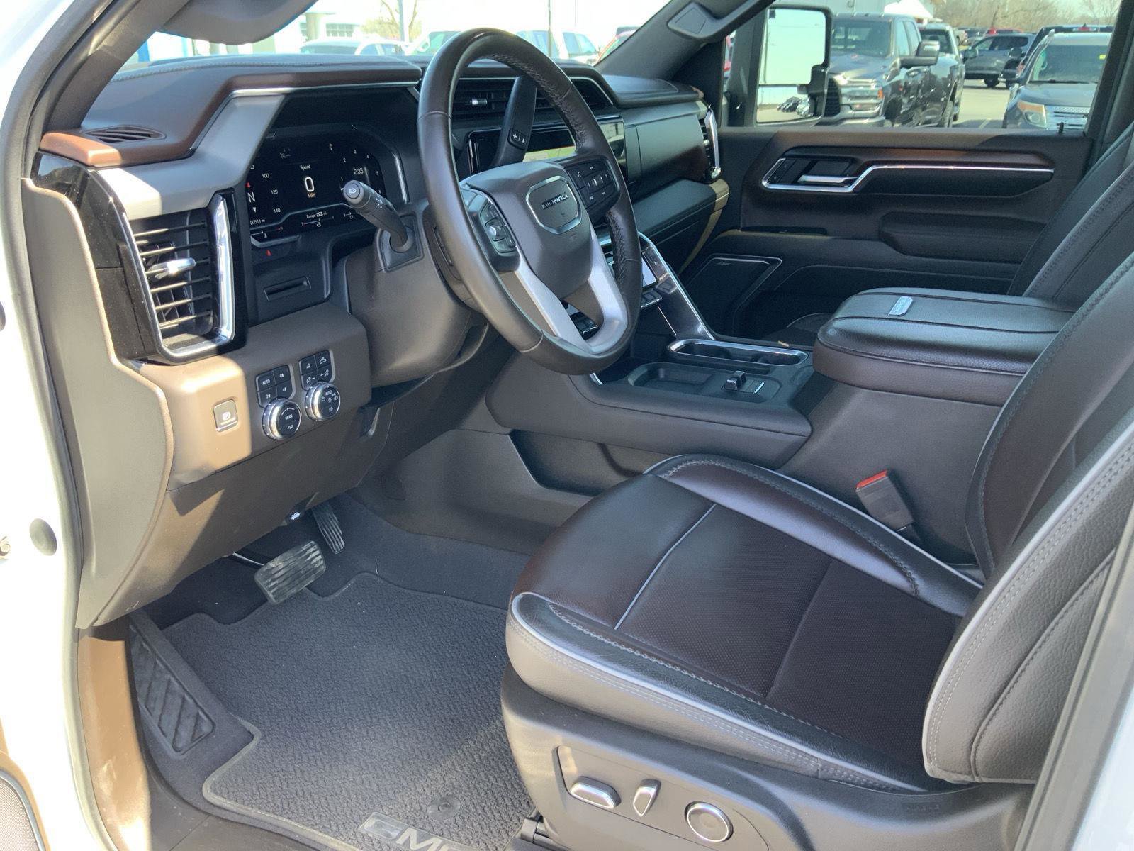 Used 2024 GMC Sierra 3500 Denali AWD/4WD image 34
