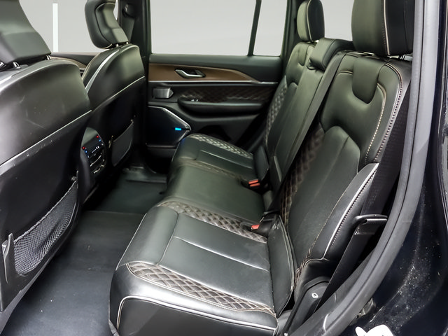 Used 2023 Jeep Grand Cherokee Summit AWD/4WD image 11