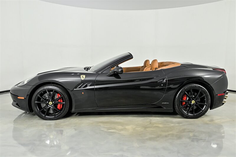 Used 2010 Ferrari California RWD image 7