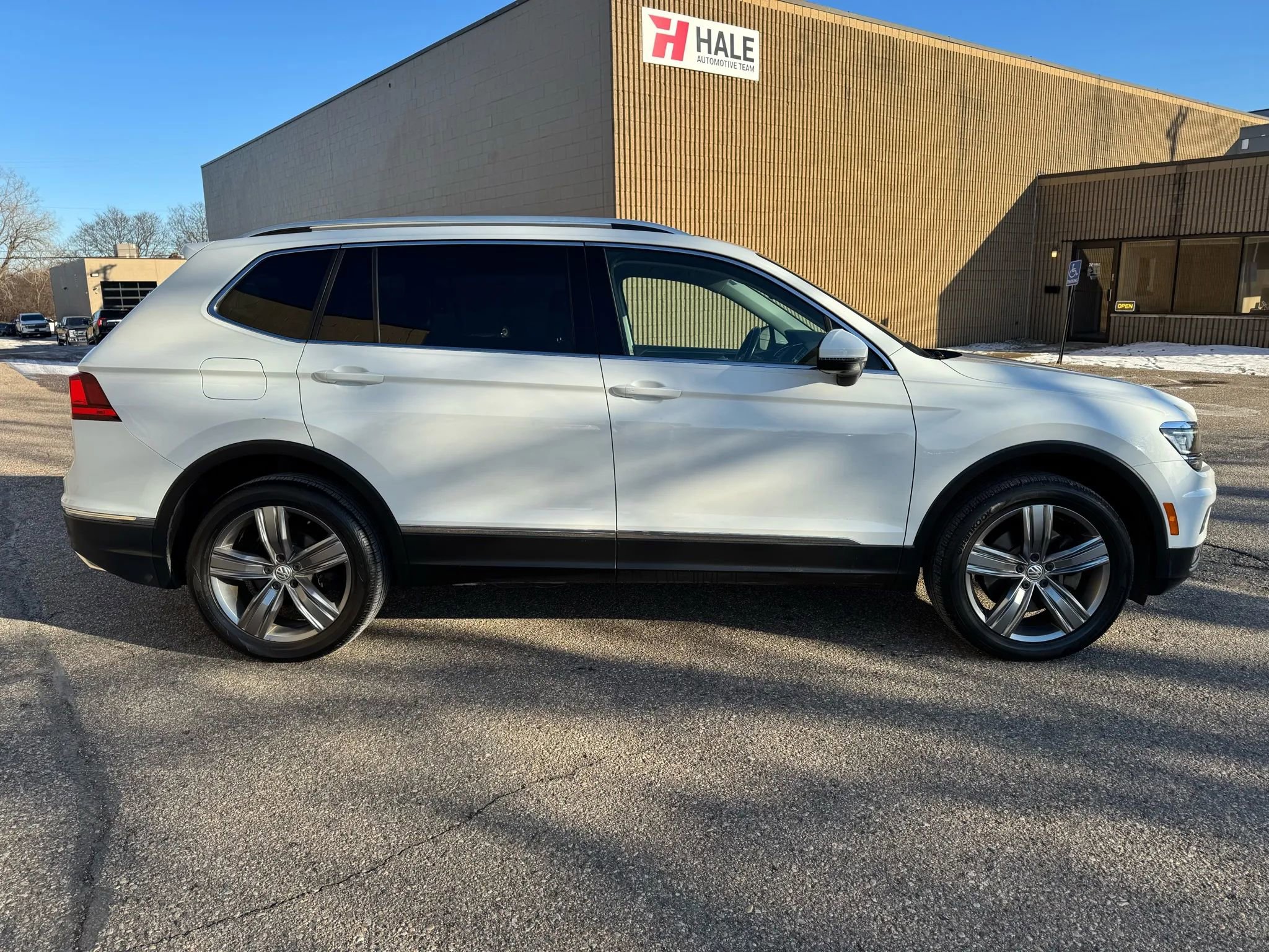 Used 2019 Volkswagen Tiguan SEL Premium w/ 3rd Row Seat Package image 11