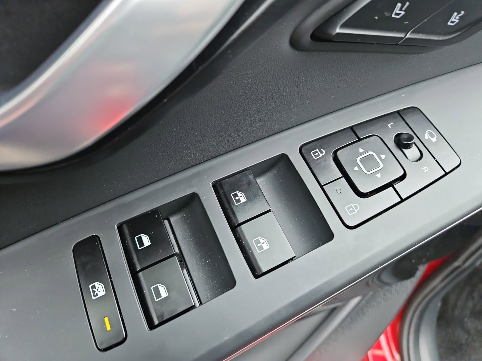 Used 2023 Kia Niro SX Touring image 22