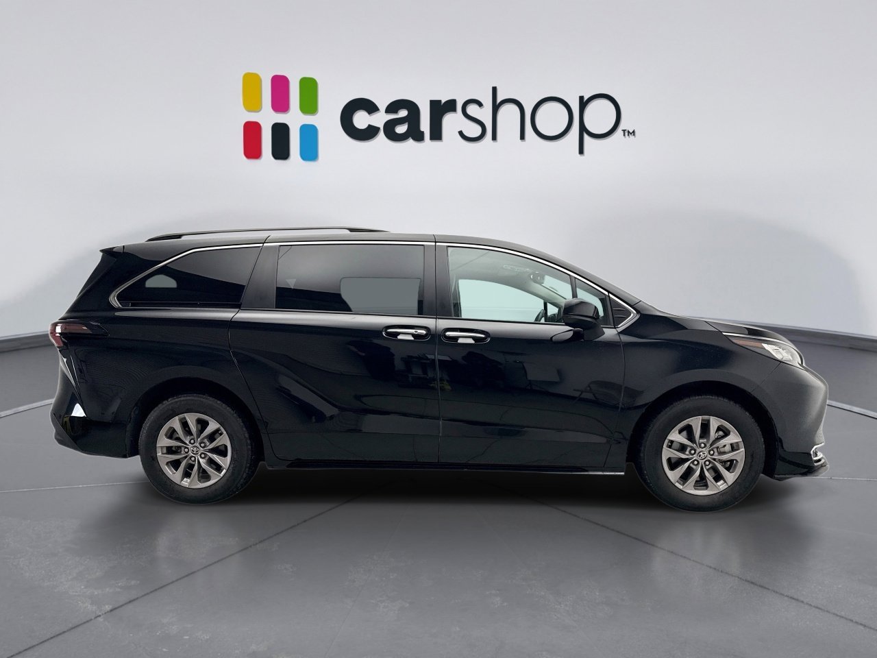 Used 2023 Toyota Sienna XLE image 6