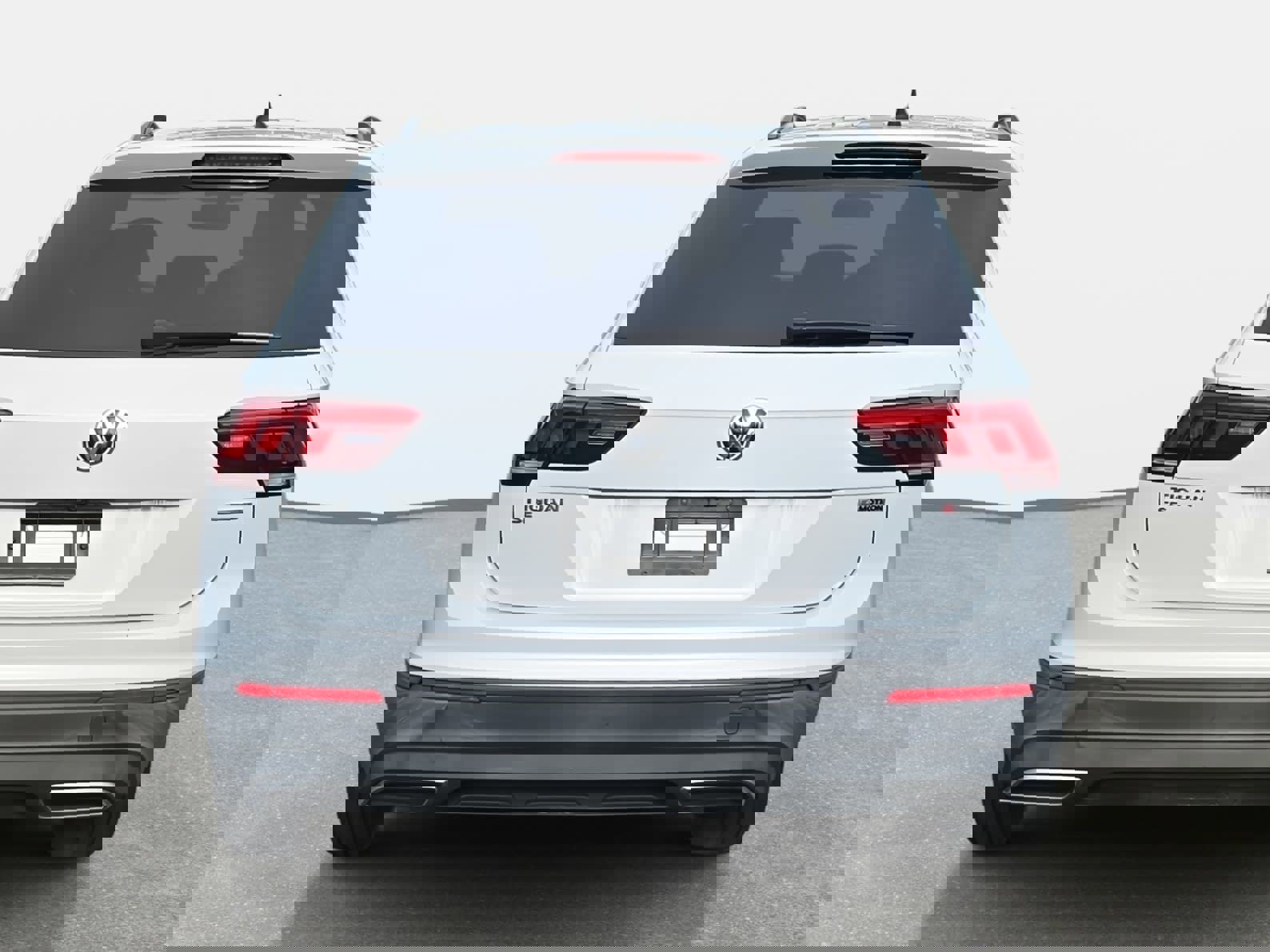 Used 2019 Volkswagen Tiguan SE w/ Panoramic Sunroof Package image 4