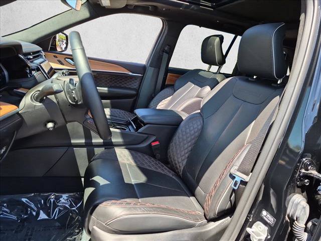 Used 2023 Jeep Grand Cherokee Summit AWD/4WD image 17