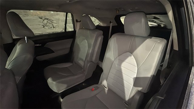 Used 2023 Toyota Highlander XLE image 27