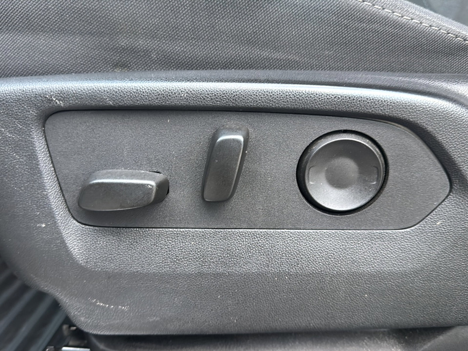 Used 2025 Chevrolet Silverado 2500 LT w/ Convenience Package image 13