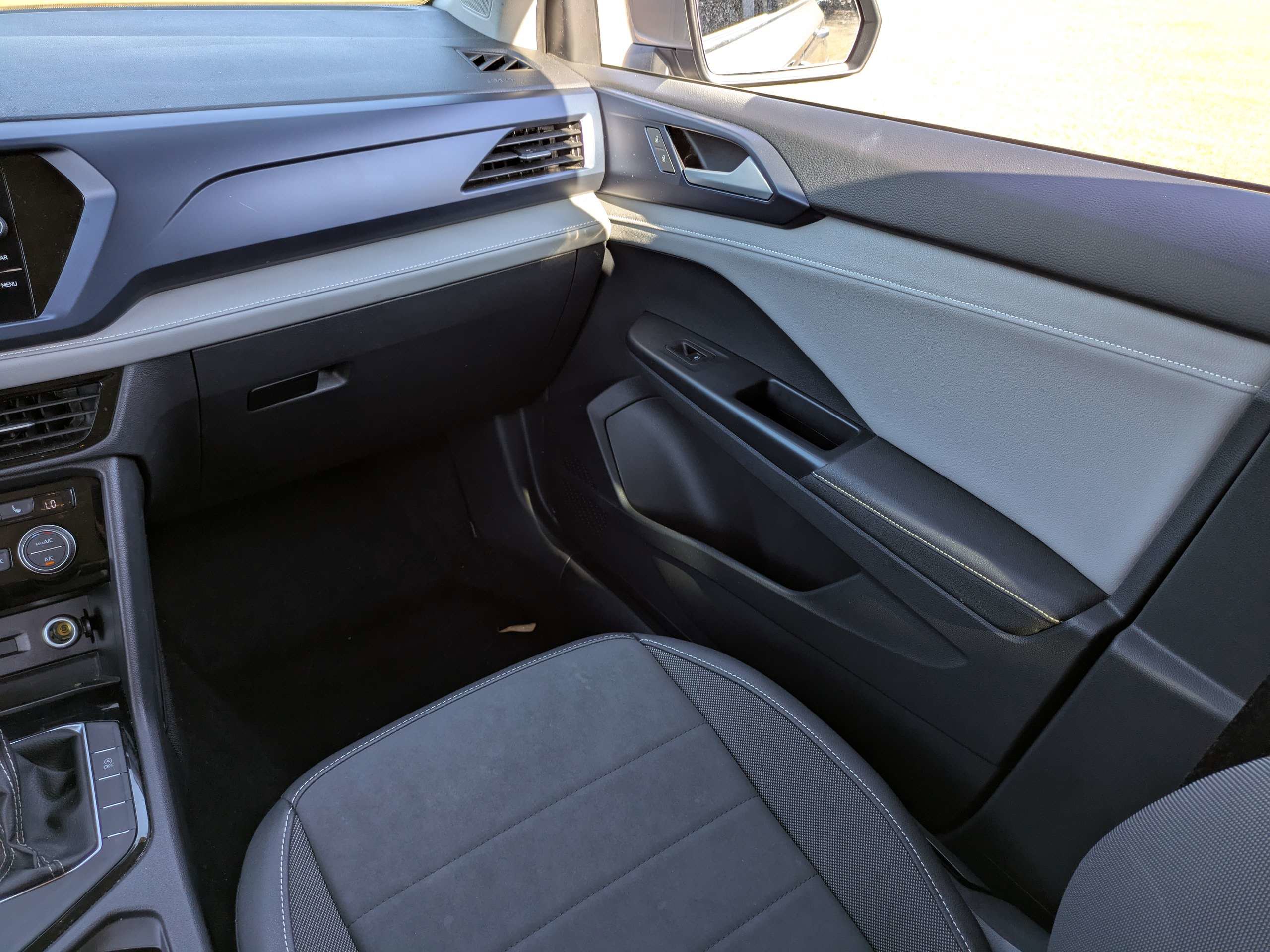 Used 2024 Volkswagen Taos SE image 17