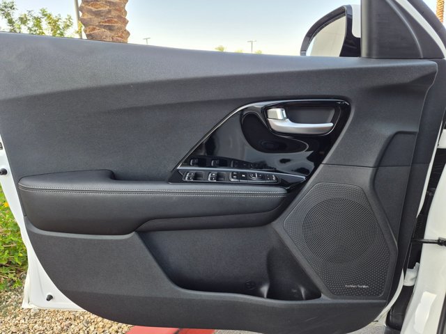 Used 2022 Kia Niro Touring Special Edition FWD image 7