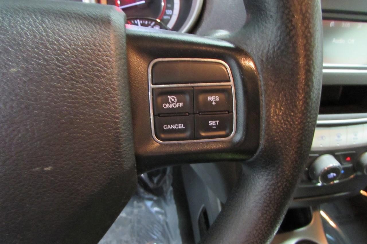 Used 2017 Dodge Journey SE w/ Flexible Seating Group image 16