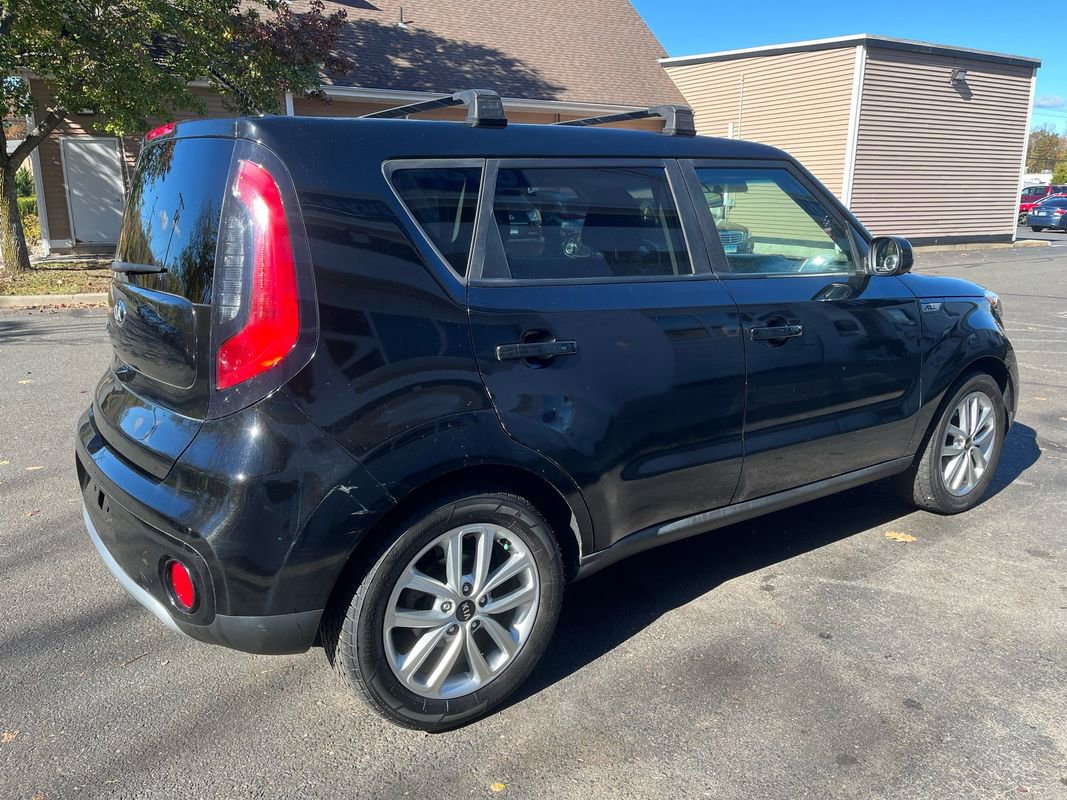 Used 2018 Kia Soul + image 5