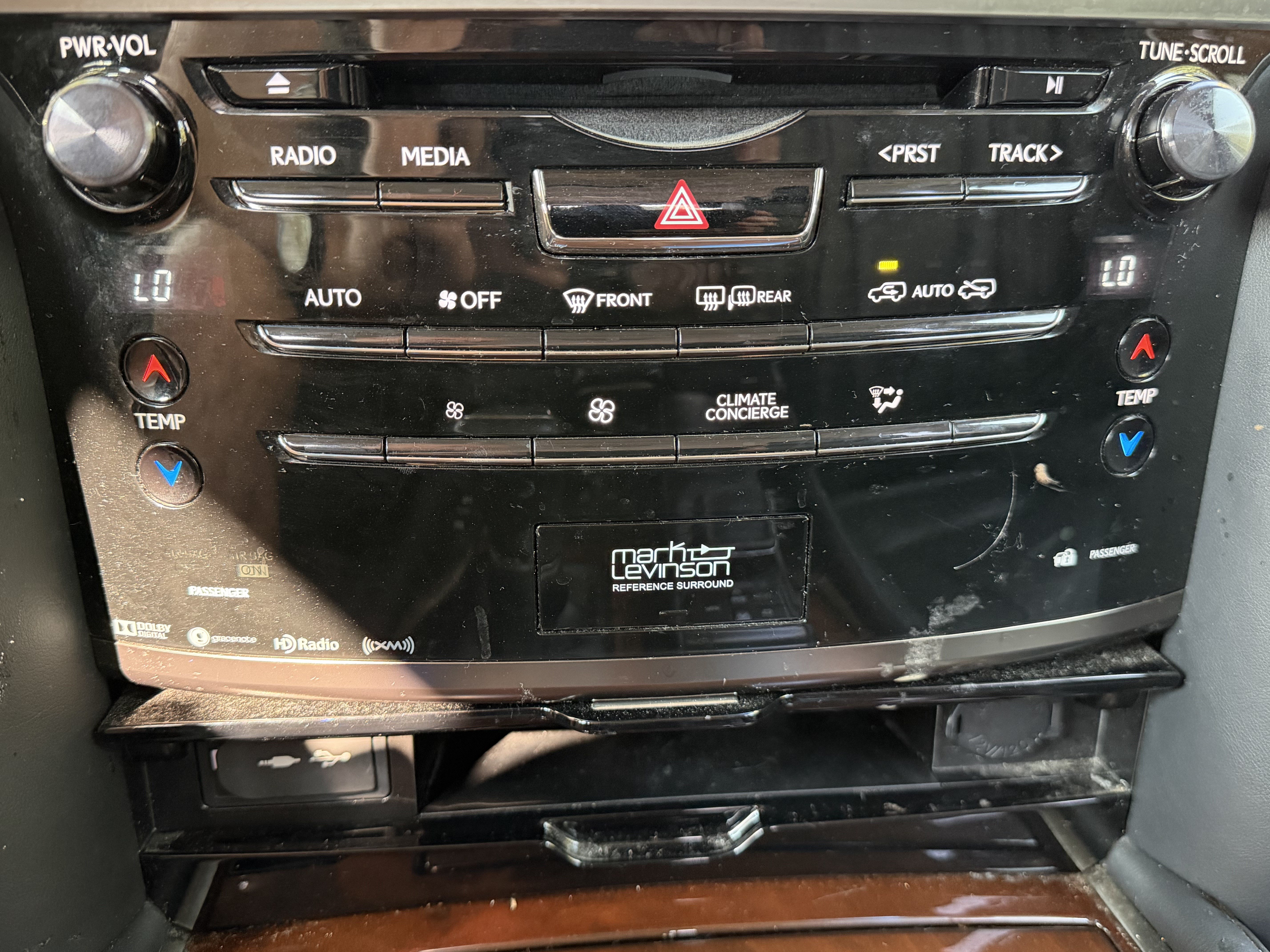 Used 2020 Lexus LX 570 4WD w/ Luxury Package image 27