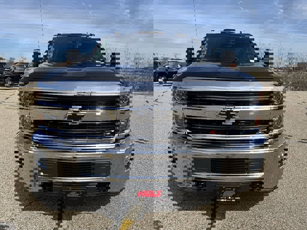 Used 2018 Chevrolet Silverado 3500 LT image 2