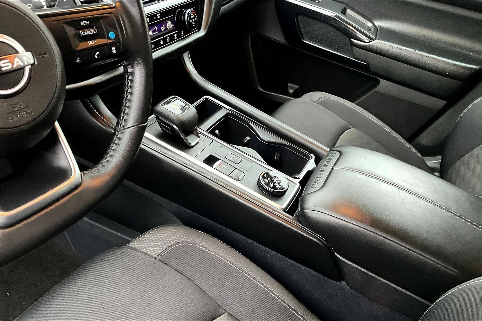 Used 2024 Nissan Pathfinder SV image 16