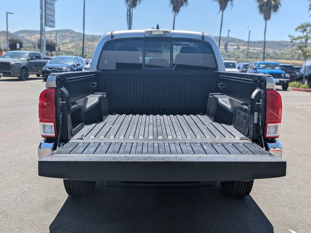 Used 2017 Toyota Tacoma SR5 w/ SR5 Appearance Package (SM) image 6