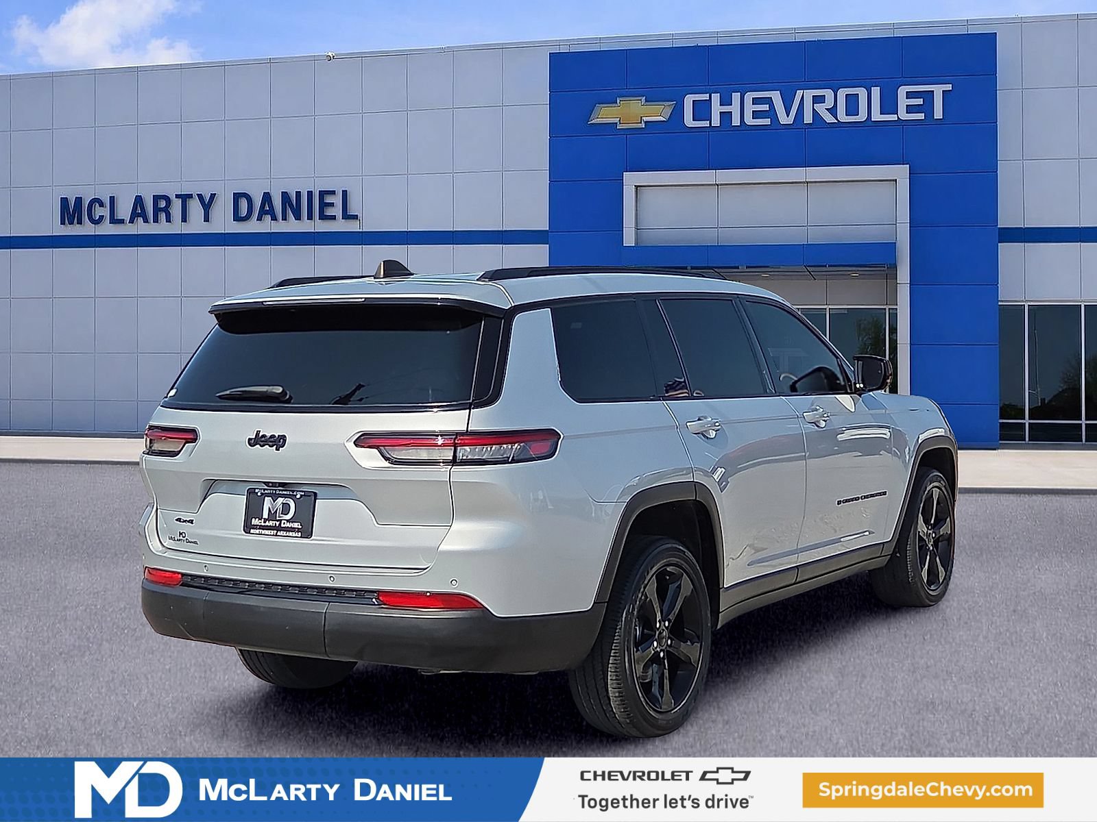 Used 2023 Jeep Grand Cherokee L Laredo AWD/4WD image 5