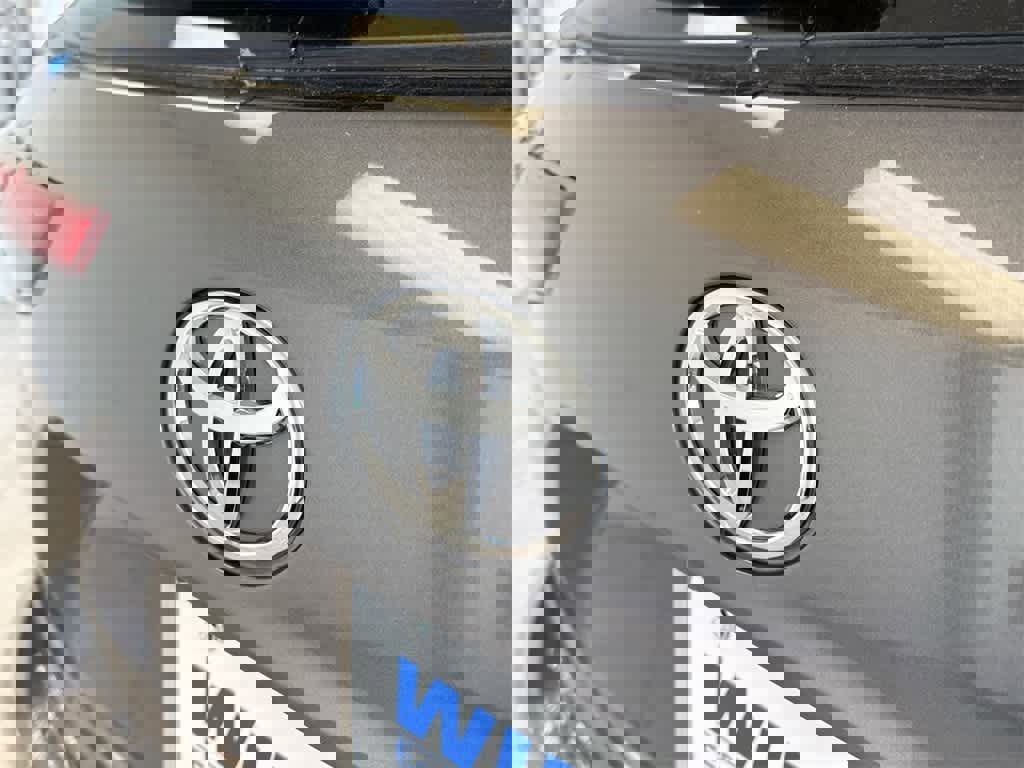 Used 2023 Toyota Highlander Limited image 12