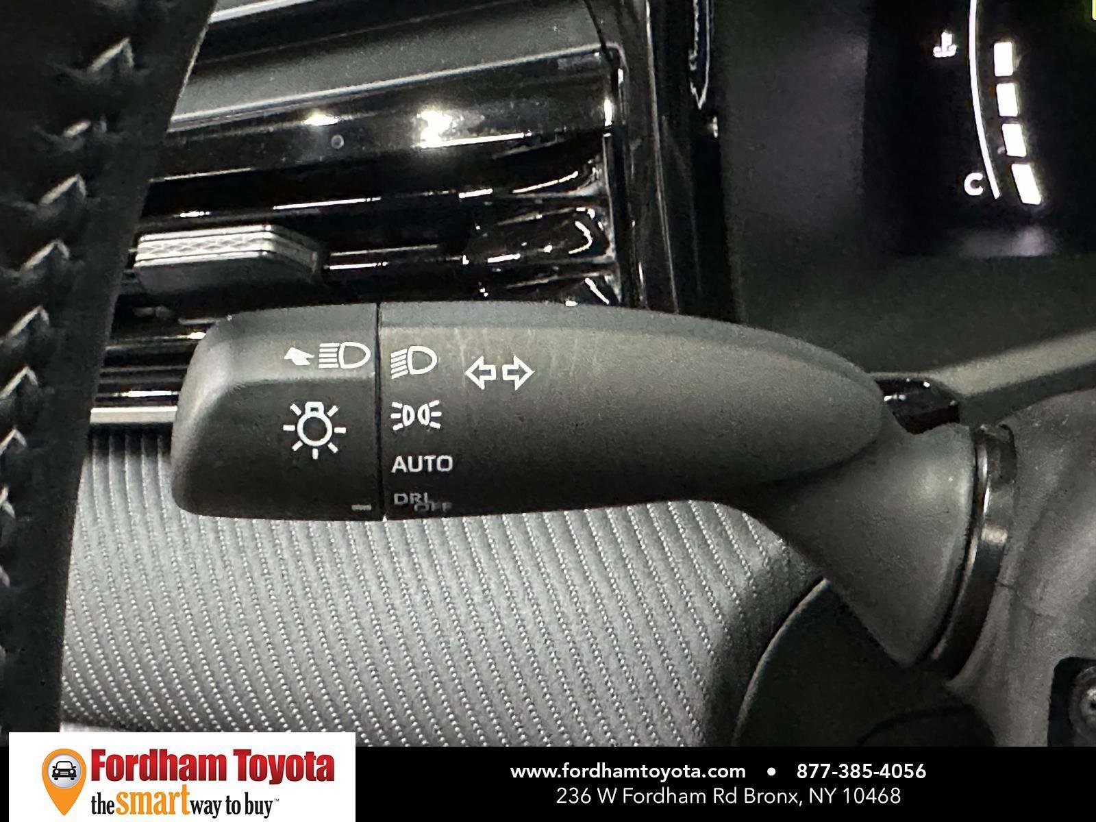 Used 2025 Toyota Camry SE image 29