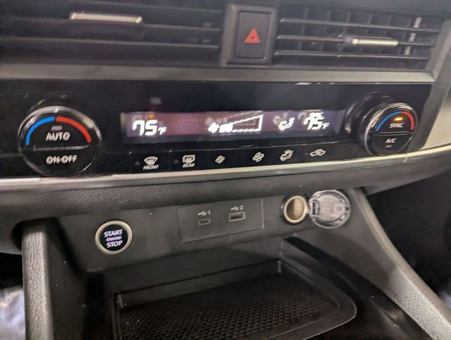 Used 2023 Nissan Rogue SV image 22