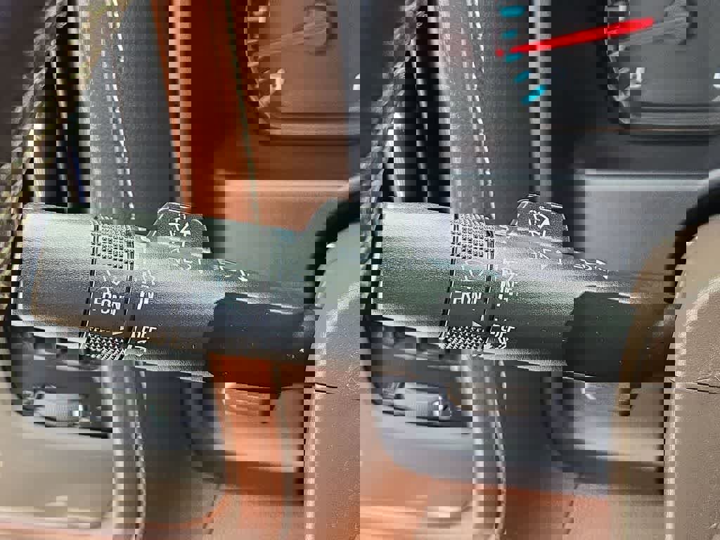 Used 2016 Chevrolet Silverado 1500 High Country image 28