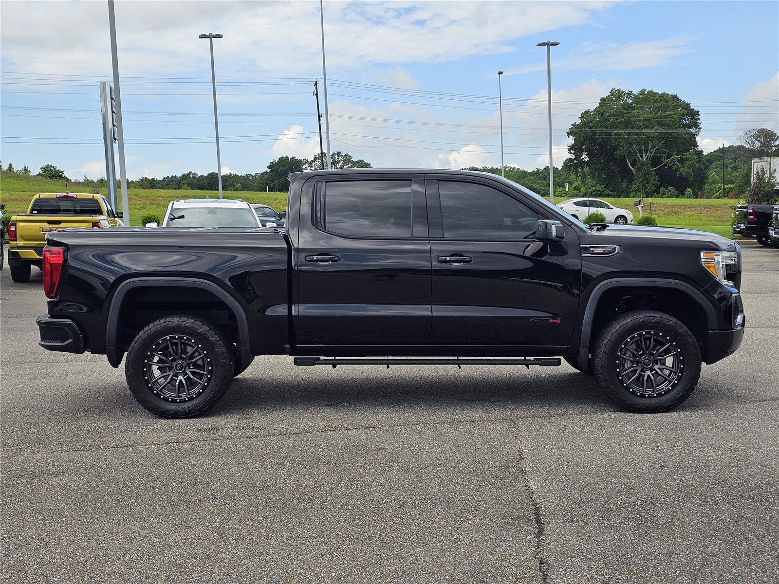 Used 2021 GMC Sierra 1500 AT4 w/ AT4 Value Package AWD/4WD image 8