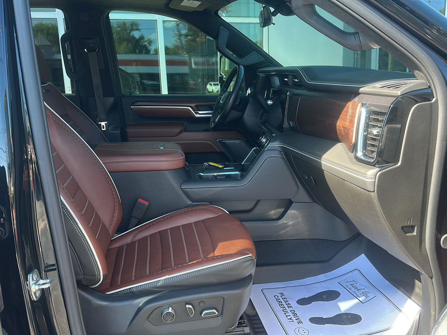 Used 2025 GMC Sierra 3500 Denali Ultimate AWD/4WD image 8