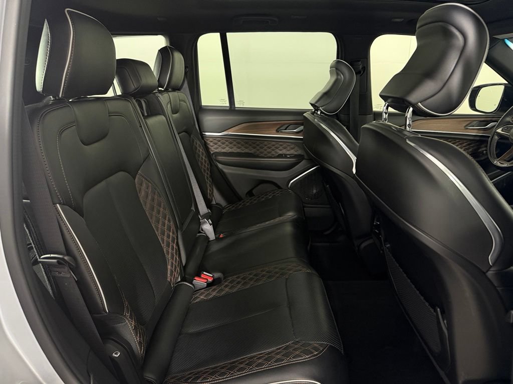 Certified 2025 Jeep Grand Cherokee Summit w/ Obsidian Package AWD/4WD image 18