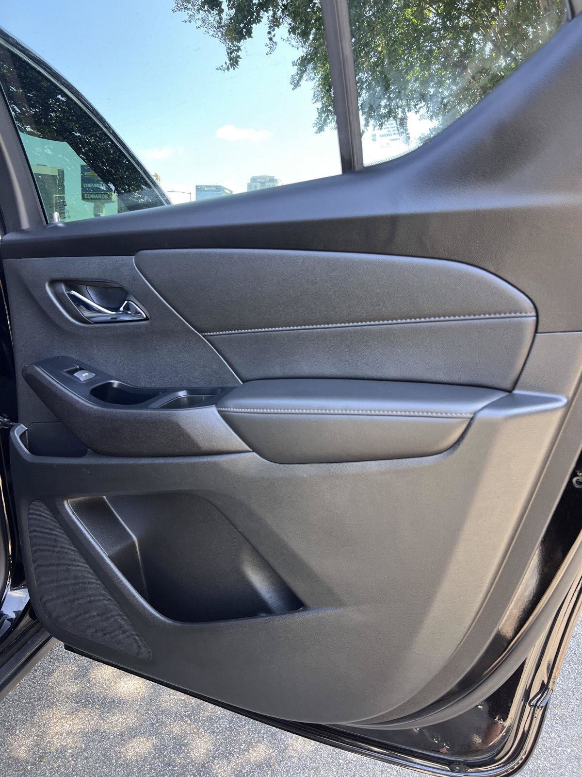 Used 2024 Chevrolet Traverse LT FWD image 23