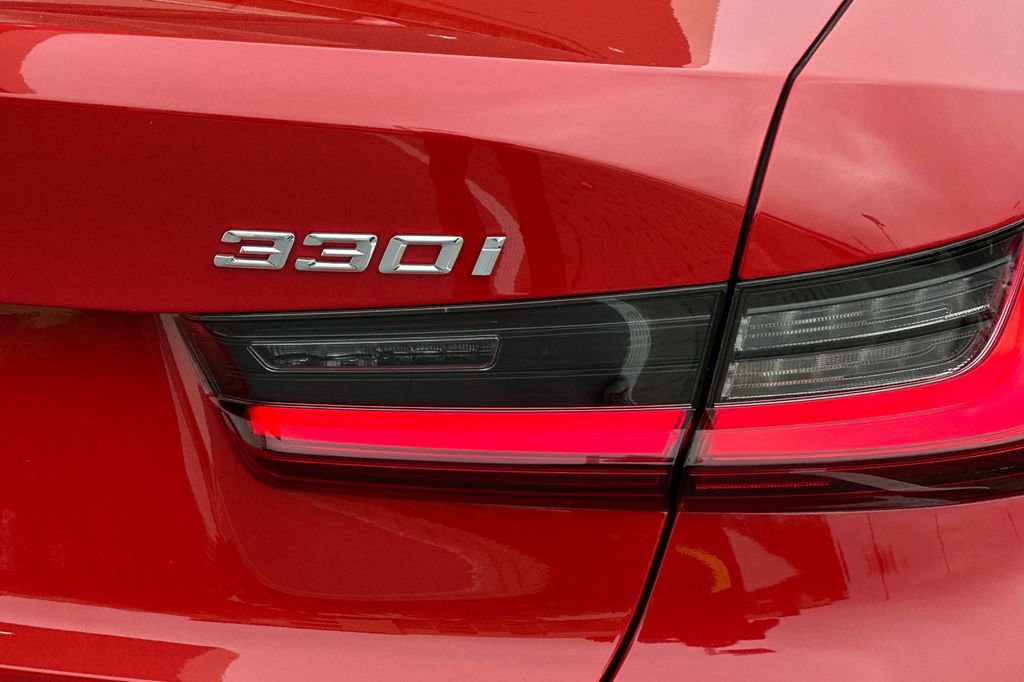 Used 2022 BMW 330i Sedan w/ Driving Assistance Package image 32