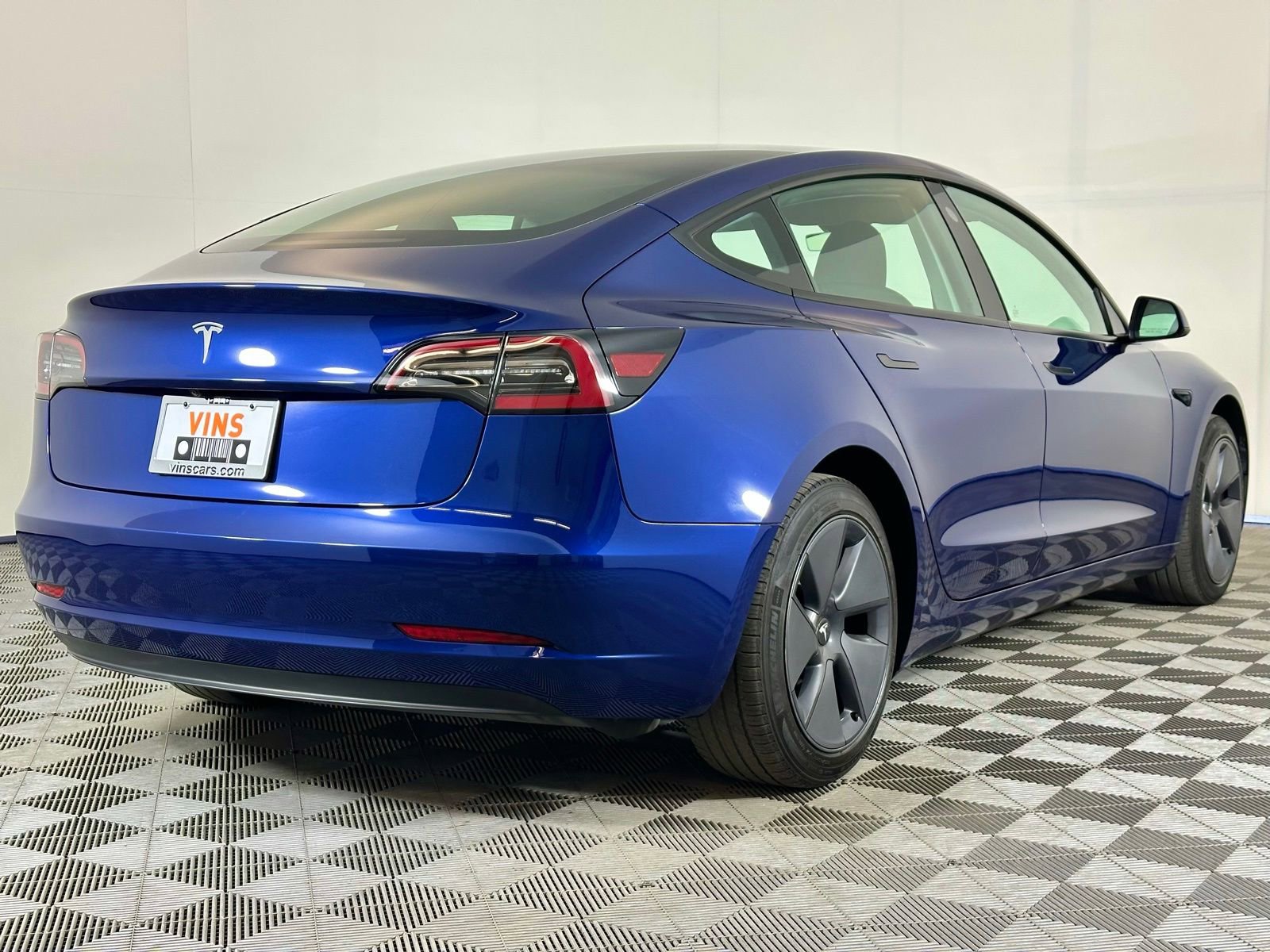 Used 2023 Tesla Model 3 Standard Range RWD image 4