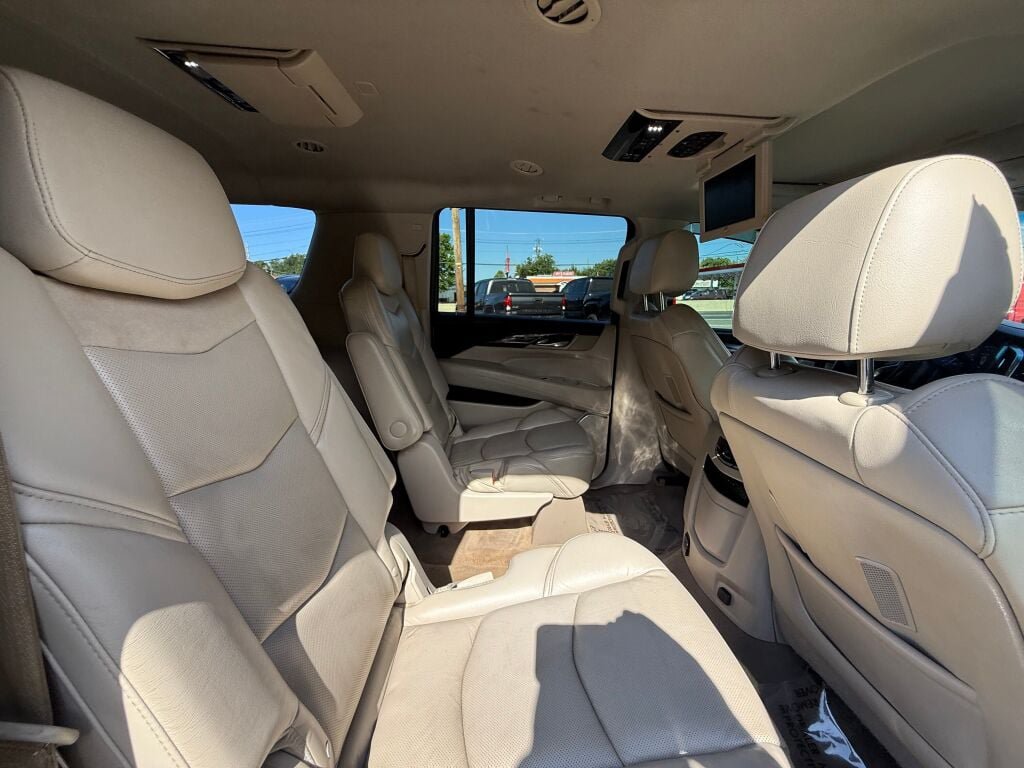 Used 2018 Cadillac Escalade ESV Premium Luxury w/ LPO, Radiant Package AWD/4WD image 27
