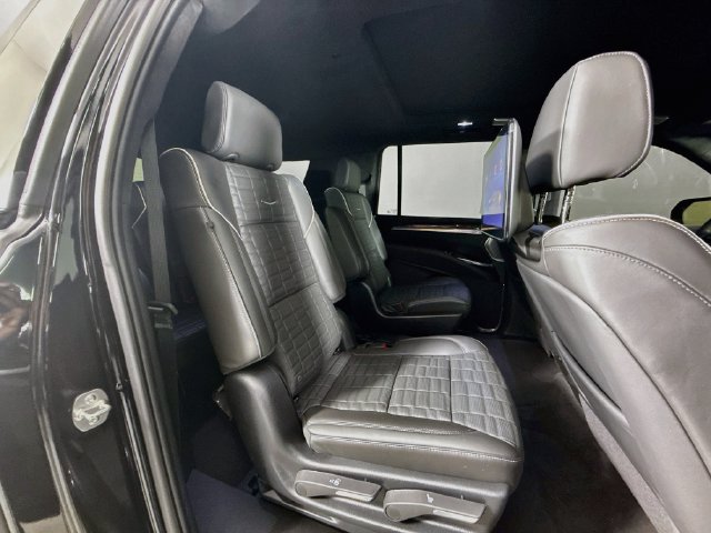 Used 2025 Cadillac Escalade ESV Sport Platinum AWD/4WD image 31
