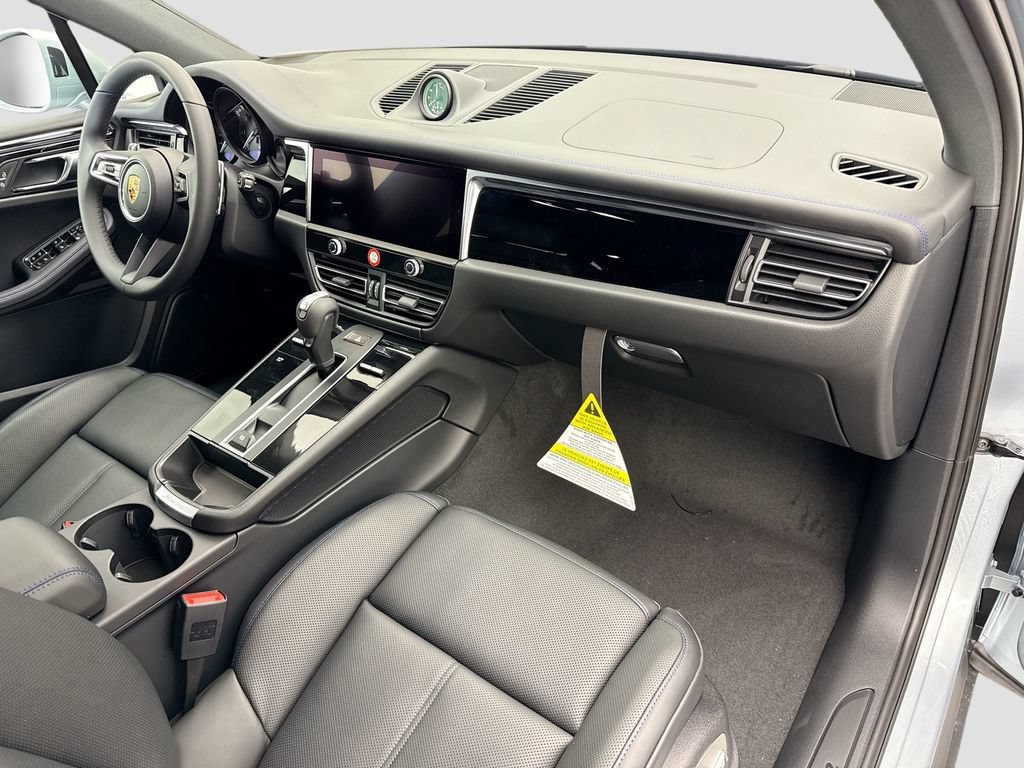 Used 2026 Porsche Macan AWD/4WD image 20