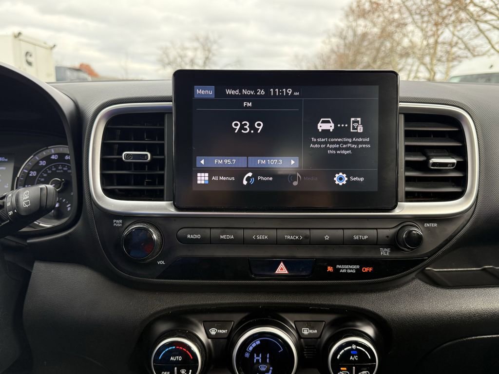 Used 2022 Hyundai Venue SEL image 18